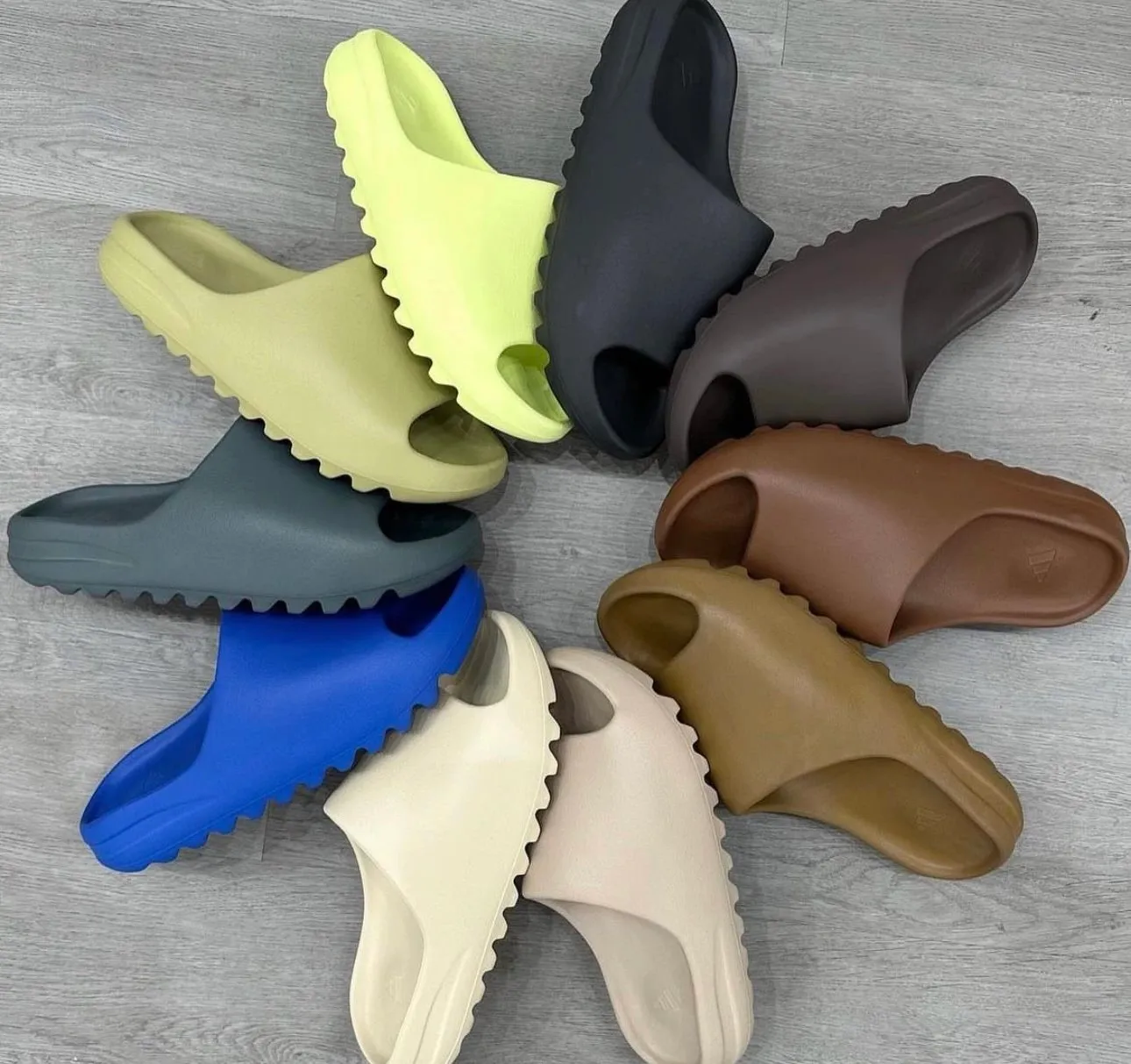 YEEZY SLIDES (LW/PK)